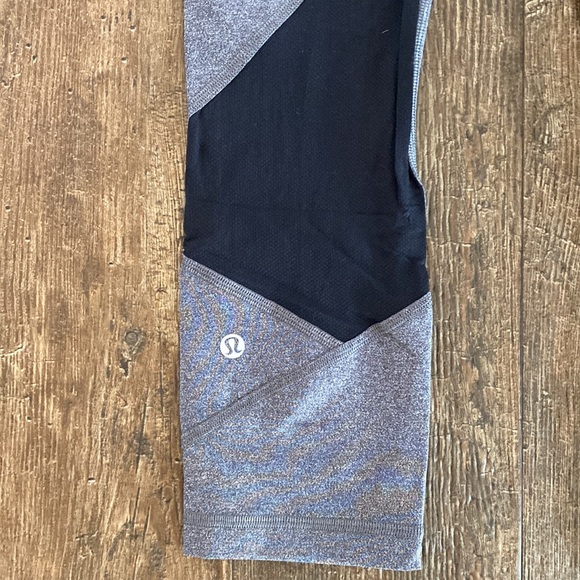 Lululemon 23” legging. Gently worn. Great condition. - Picture 3 of 4